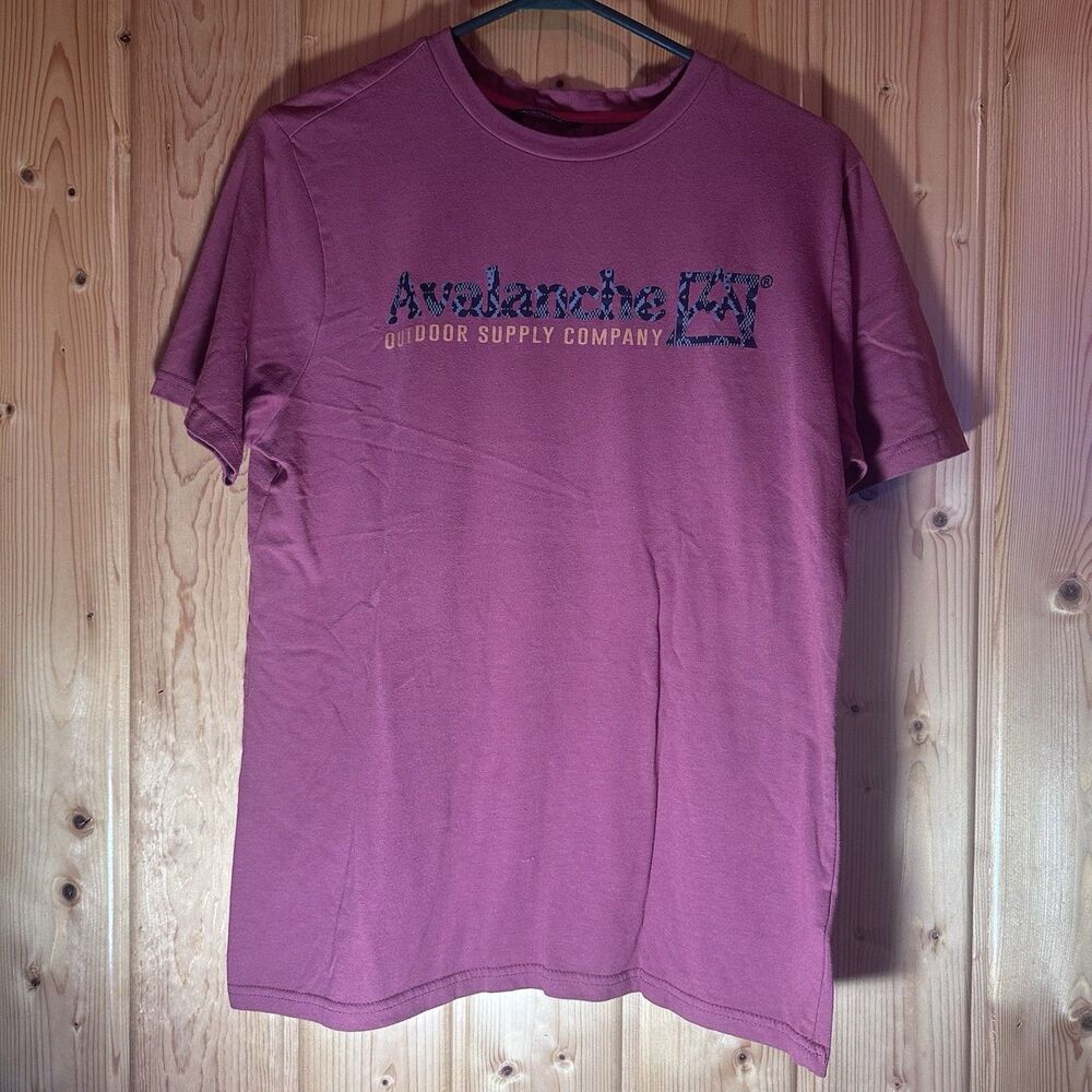 Avalanche Outdoor Supply Men’s Medium Graphic T Shirt Burgundy Outdoor Logo